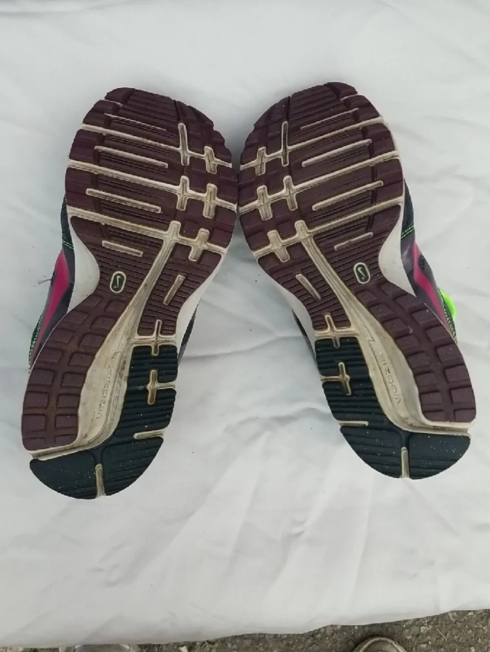 Nike Pegasus Trail Running Shoes - Neon Green & Burgundy Accents 7.5